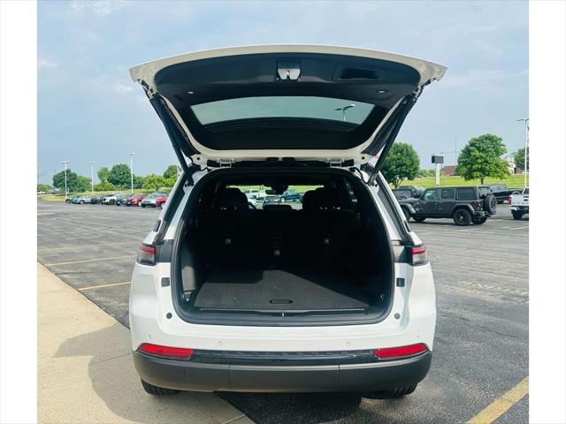 new 2025 Jeep Grand Cherokee car, priced at $41,756