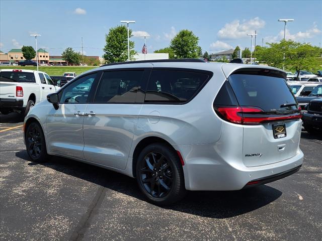 new 2024 Chrysler Pacifica car, priced at $40,283