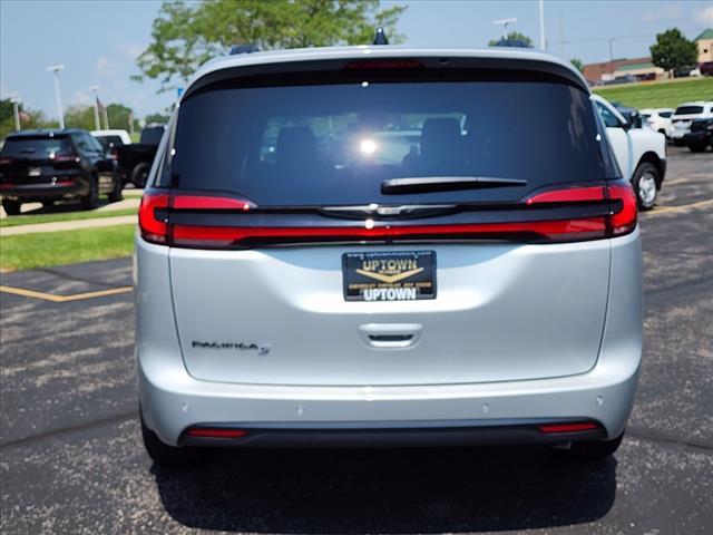 new 2024 Chrysler Pacifica car, priced at $40,283