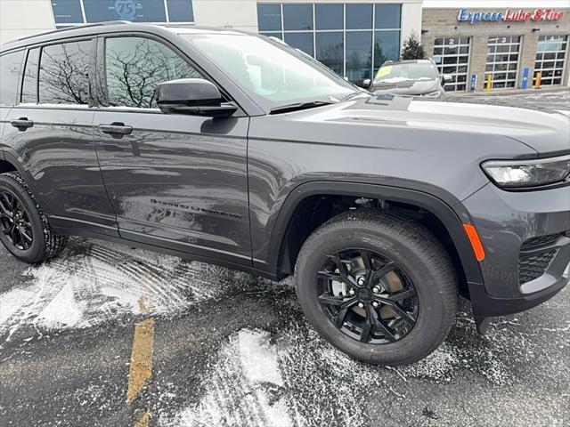 new 2025 Jeep Grand Cherokee car, priced at $41,541