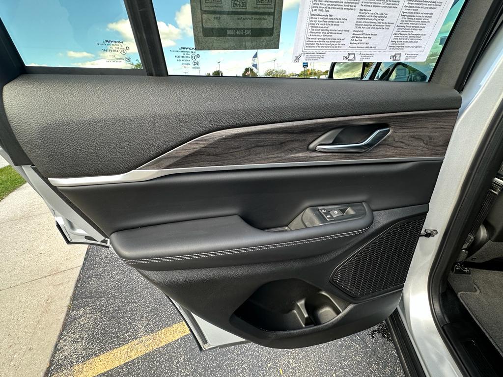 used 2024 Jeep Grand Cherokee car, priced at $41,440