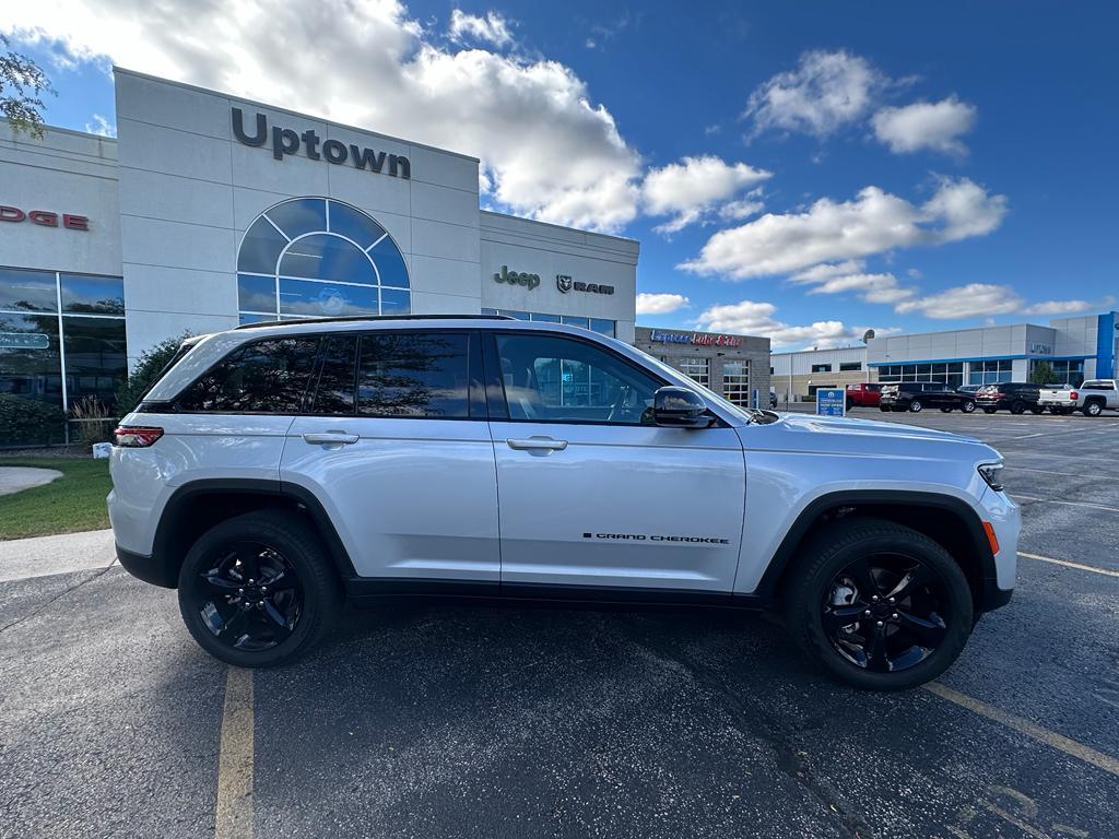 used 2024 Jeep Grand Cherokee car, priced at $41,440