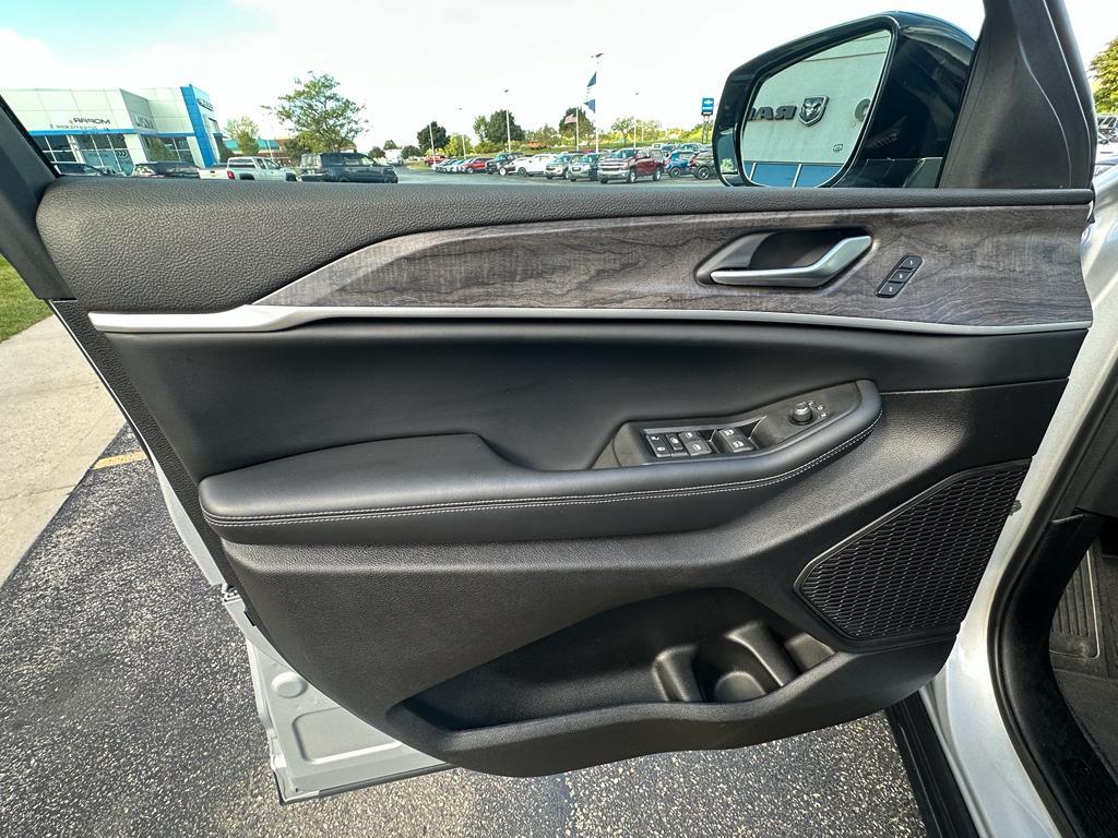 used 2024 Jeep Grand Cherokee car, priced at $41,440