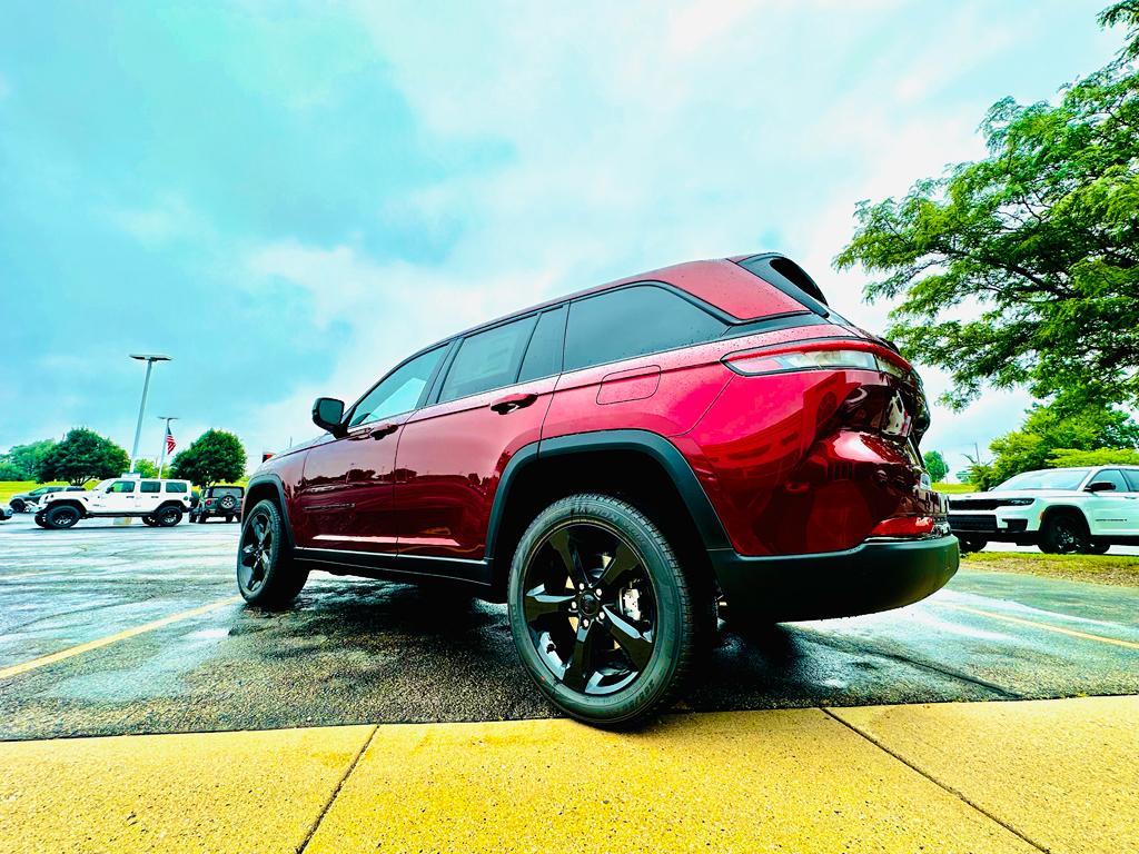 new 2025 Jeep Grand Cherokee car, priced at $51,496