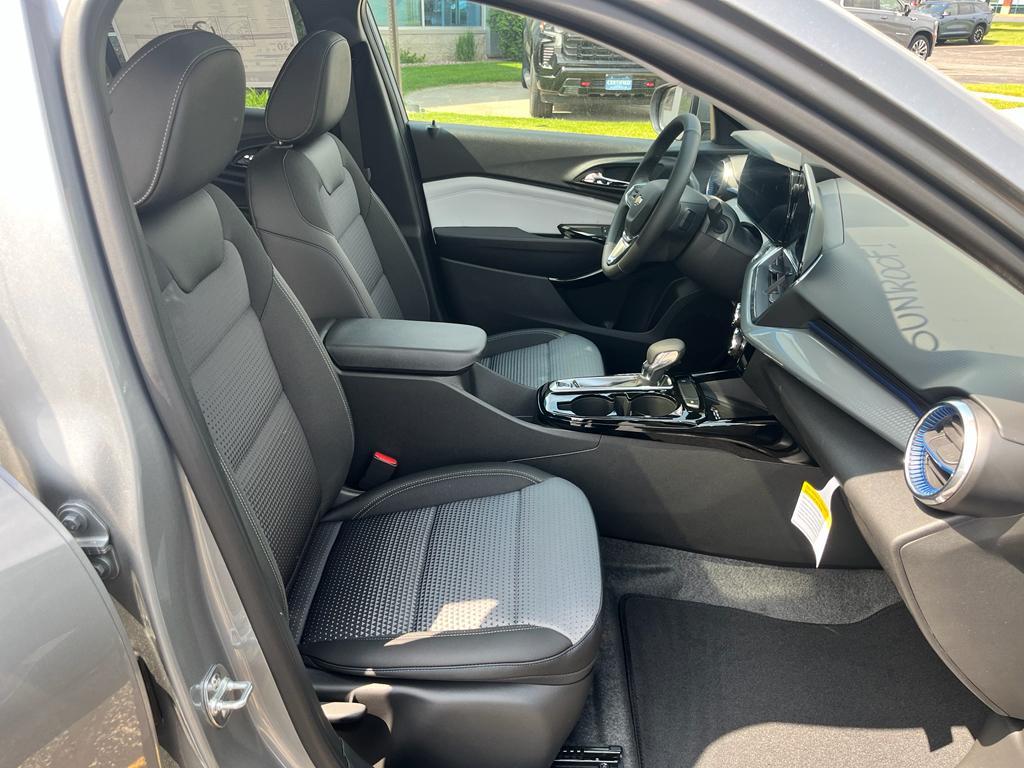 new 2025 Chevrolet Trax car, priced at $25,580