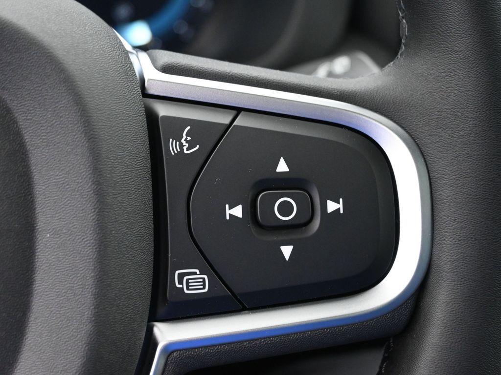 new 2025 Volvo XC60 car, priced at $48,570