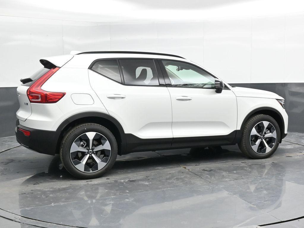 new 2025 Volvo XC40 car, priced at $46,835