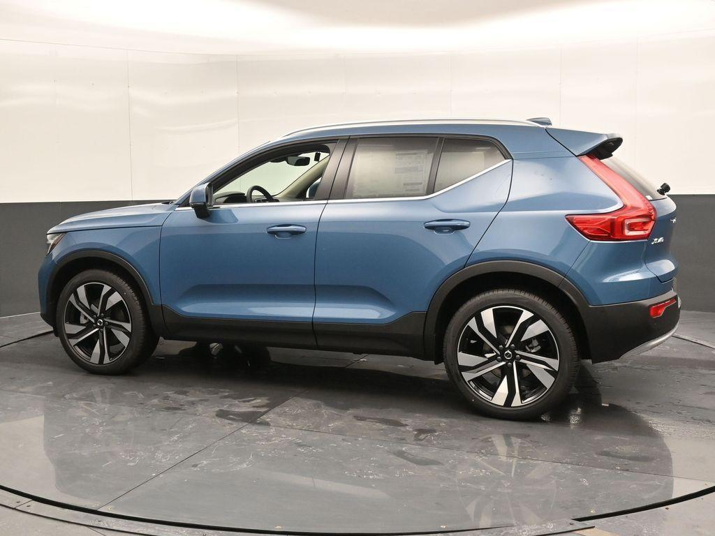 new 2025 Volvo XC40 car, priced at $48,075