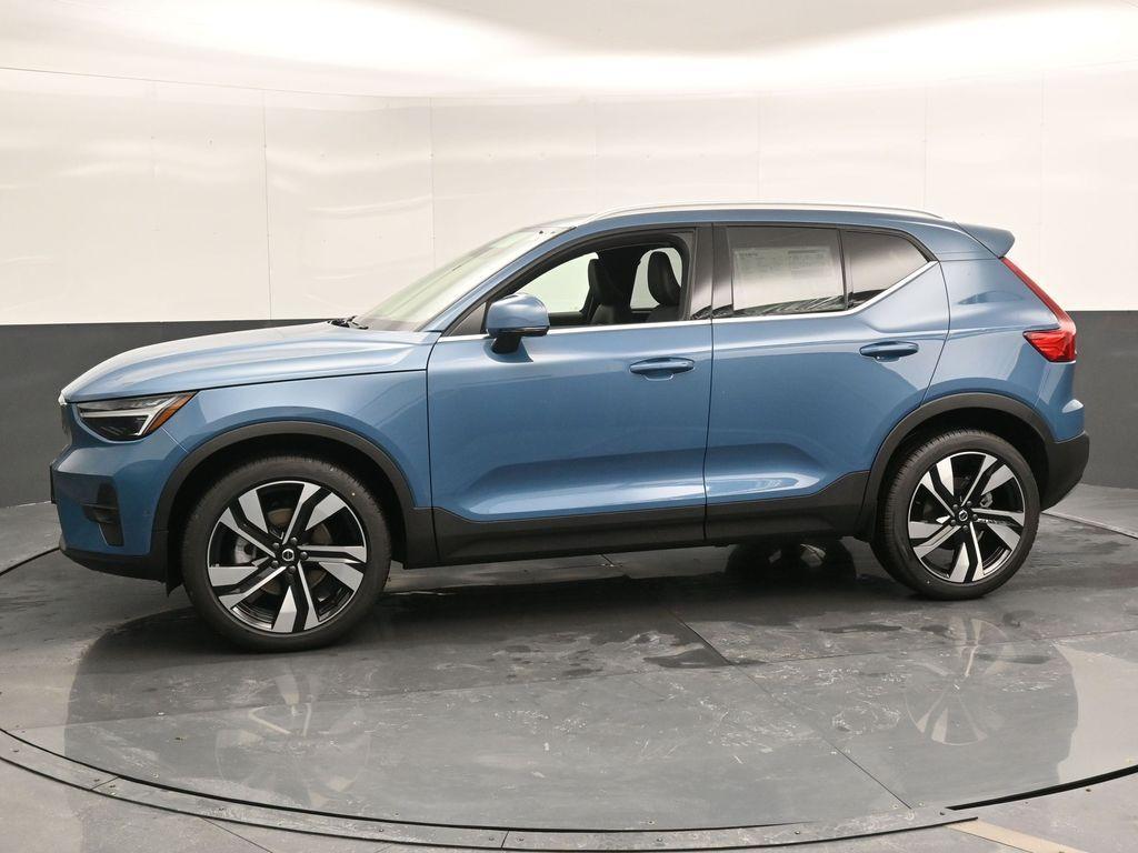 new 2025 Volvo XC40 car, priced at $48,075