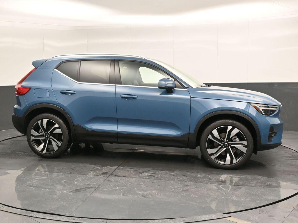 new 2025 Volvo XC40 car, priced at $48,075