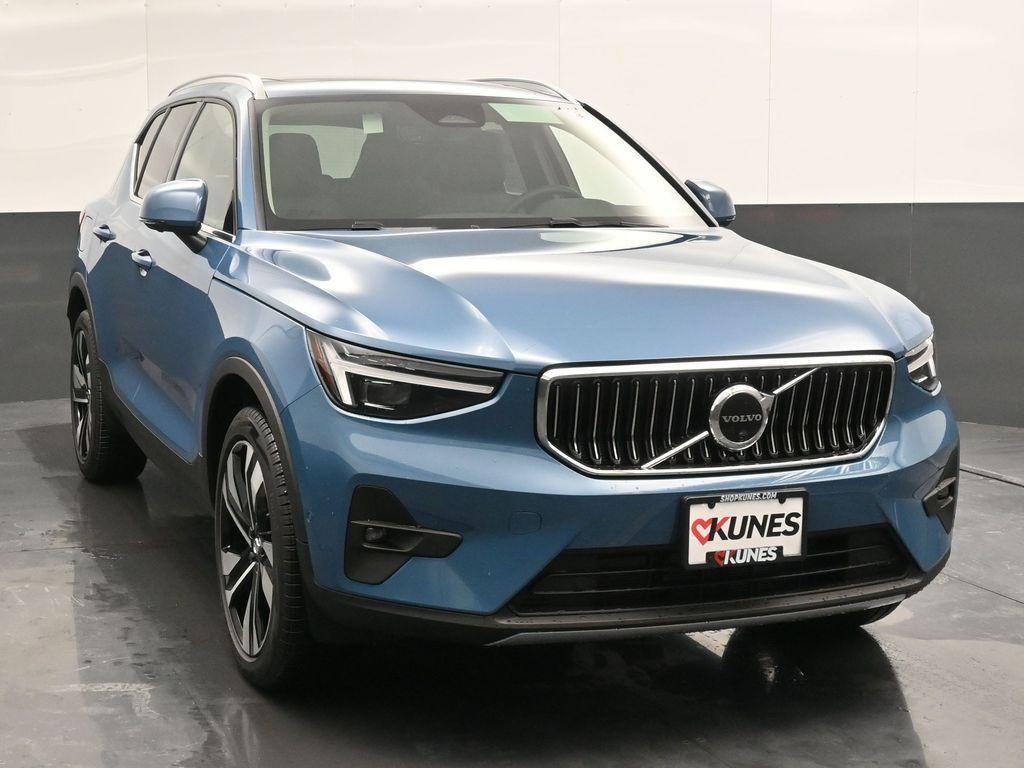 new 2025 Volvo XC40 car, priced at $48,075