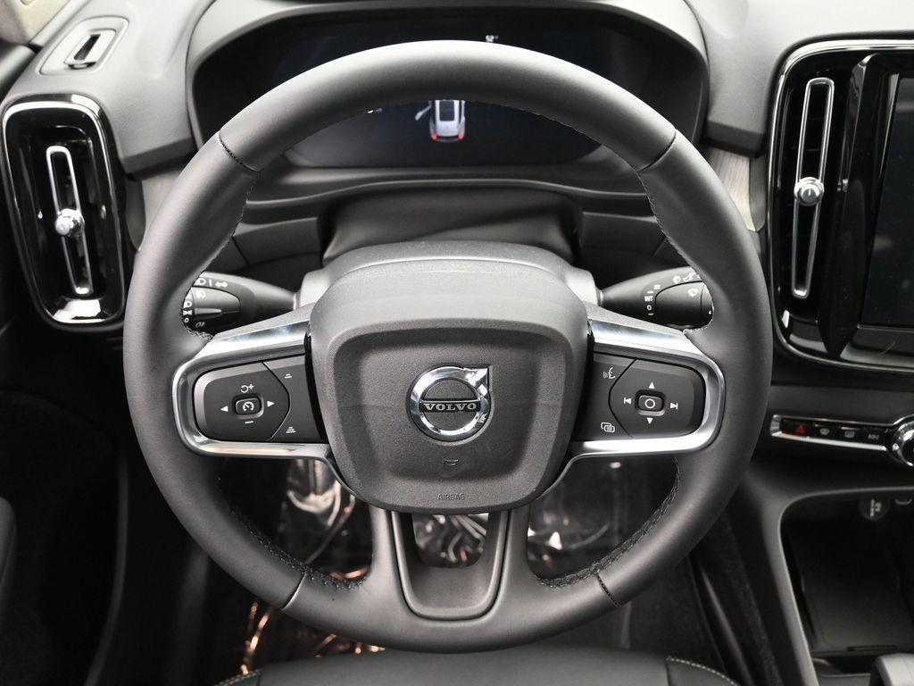 new 2025 Volvo XC40 car, priced at $45,035