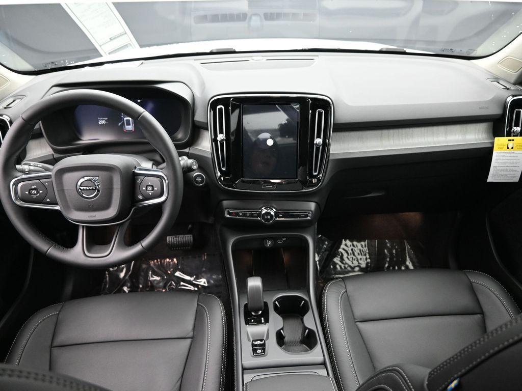 new 2025 Volvo XC40 car, priced at $45,035