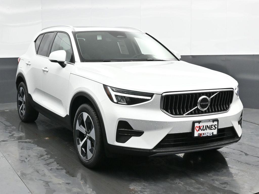 new 2025 Volvo XC40 car, priced at $45,035