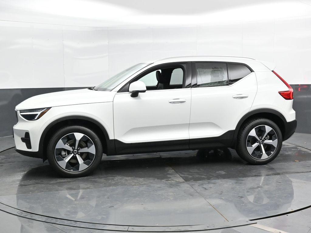 new 2025 Volvo XC40 car, priced at $45,035