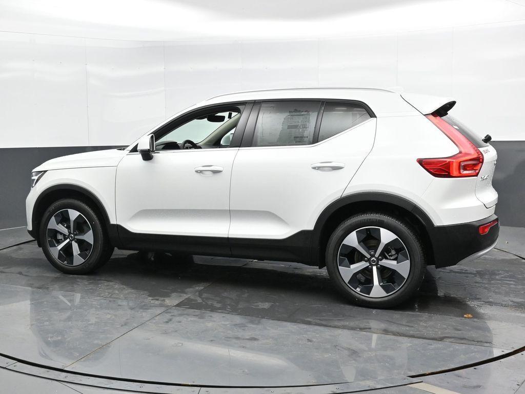 new 2025 Volvo XC40 car, priced at $45,035
