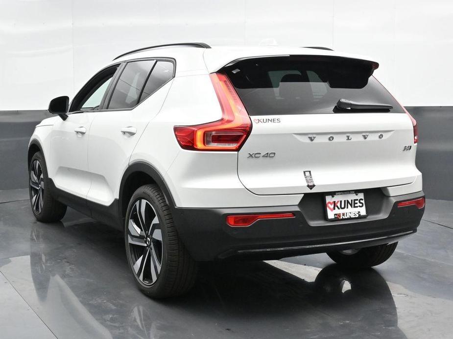 new 2024 Volvo XC40 car, priced at $44,559