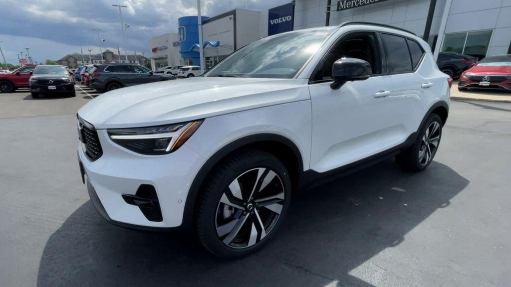 new 2024 Volvo XC40 car, priced at $43,265