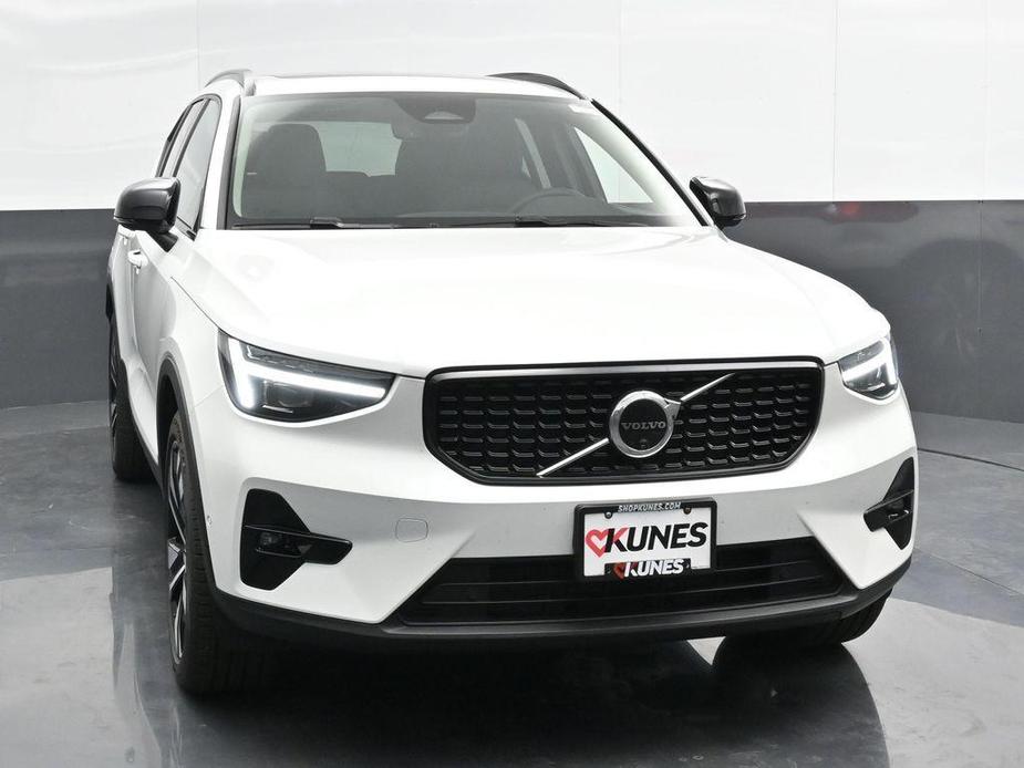 new 2024 Volvo XC40 car, priced at $44,559