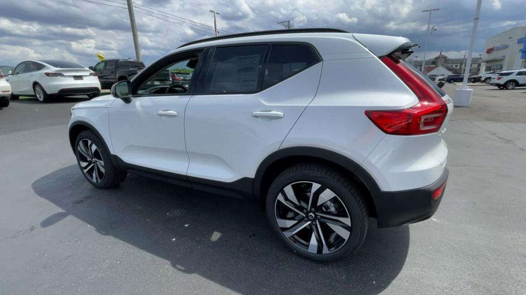 new 2024 Volvo XC40 car, priced at $43,265