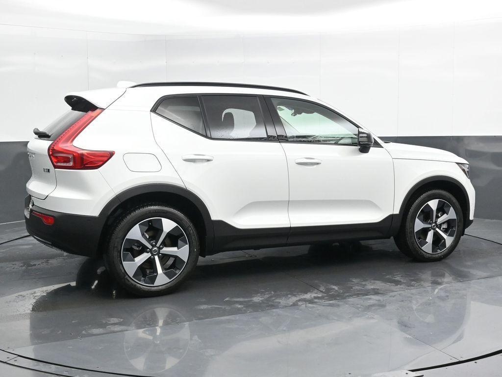 new 2025 Volvo XC40 car, priced at $45,645