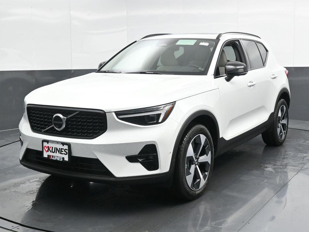 new 2025 Volvo XC40 car, priced at $45,645