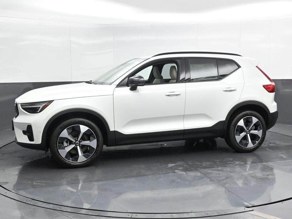 new 2025 Volvo XC40 car, priced at $45,645