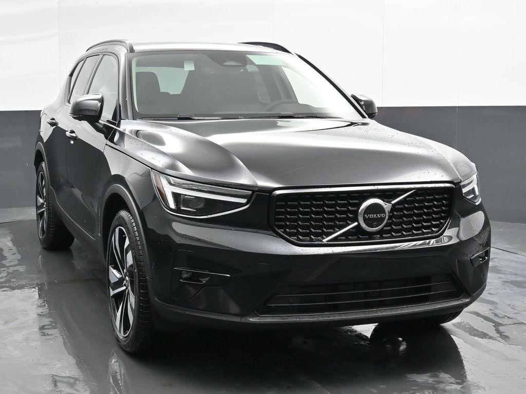 new 2025 Volvo XC40 car, priced at $48,290