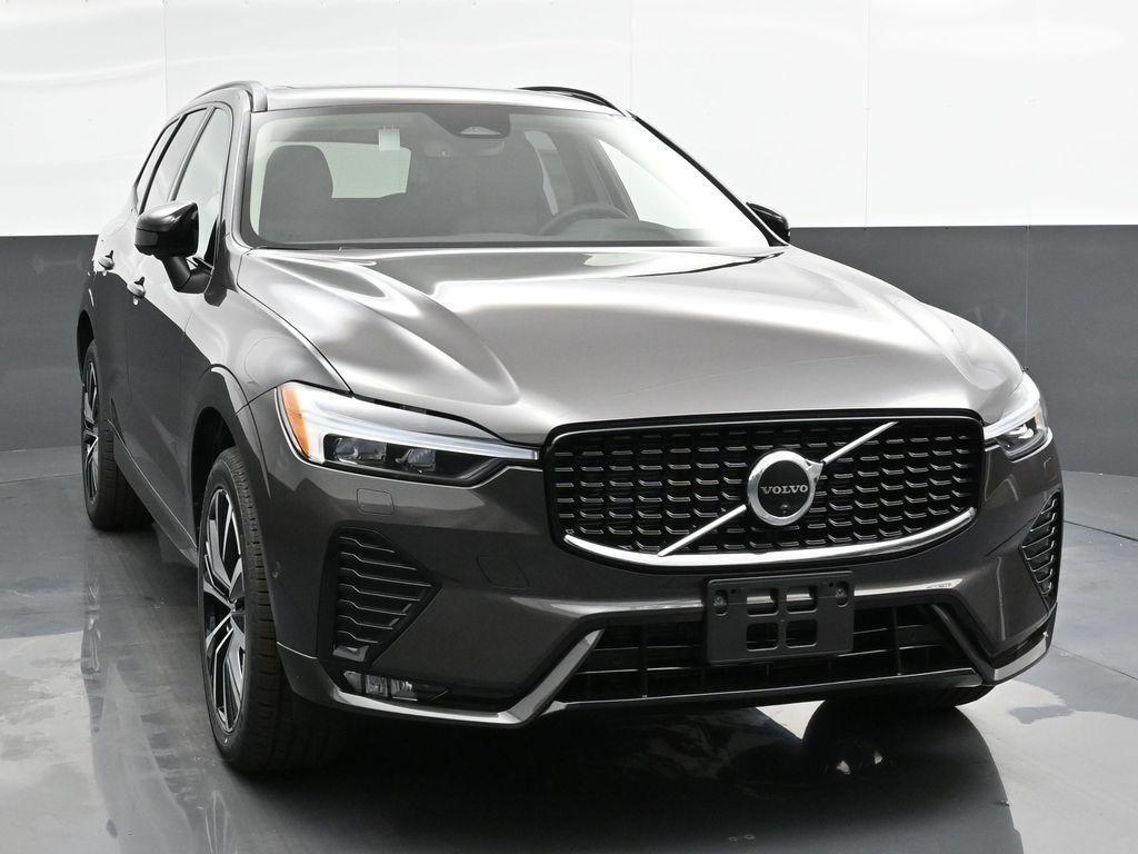 new 2025 Volvo XC60 car, priced at $54,525