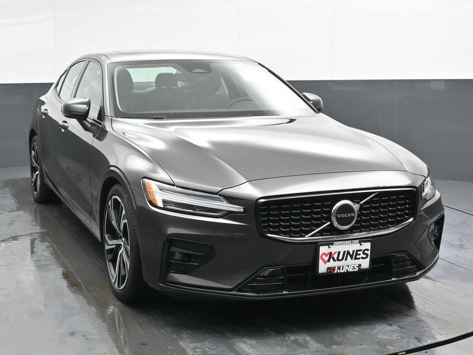 new 2024 Volvo S60 car