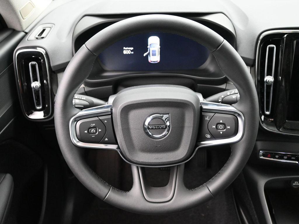 new 2026 Volvo XC40 car