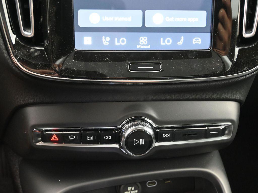 new 2026 Volvo XC40 car