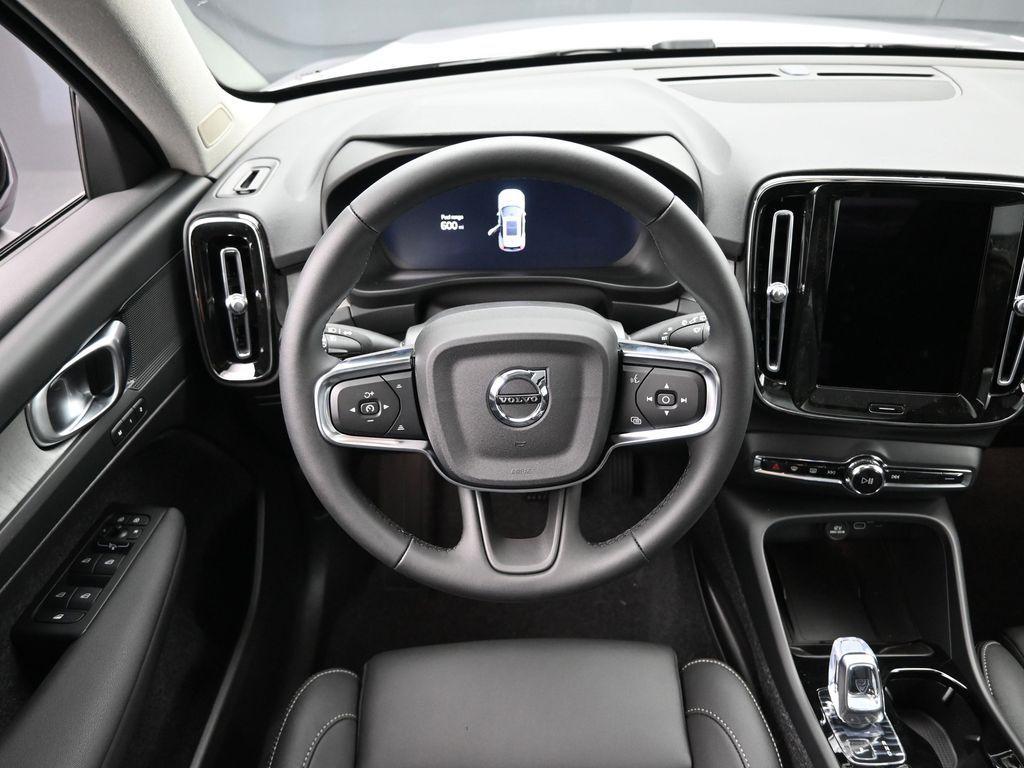 new 2026 Volvo XC40 car