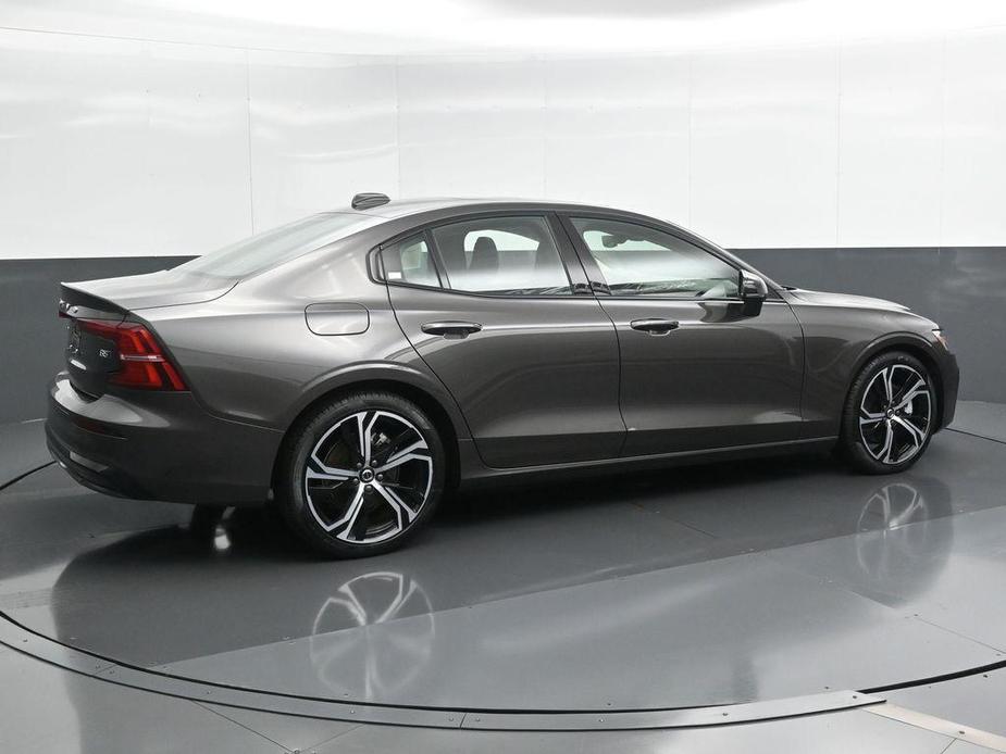 new 2024 Volvo S60 car