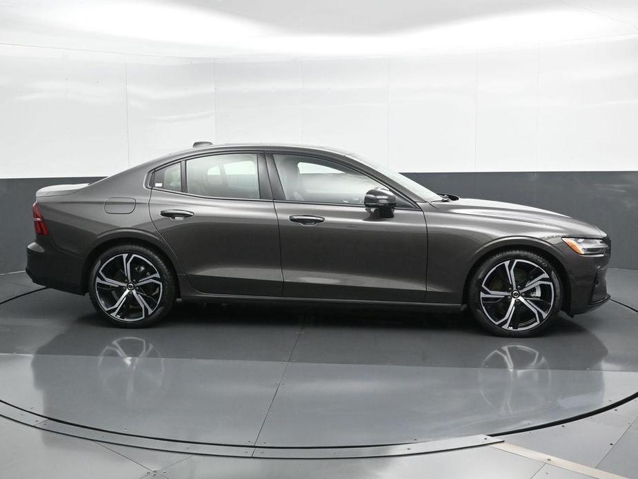 new 2024 Volvo S60 car