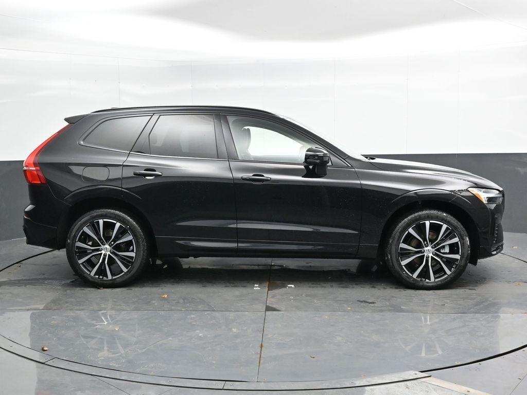 new 2025 Volvo XC60 car, priced at $52,360