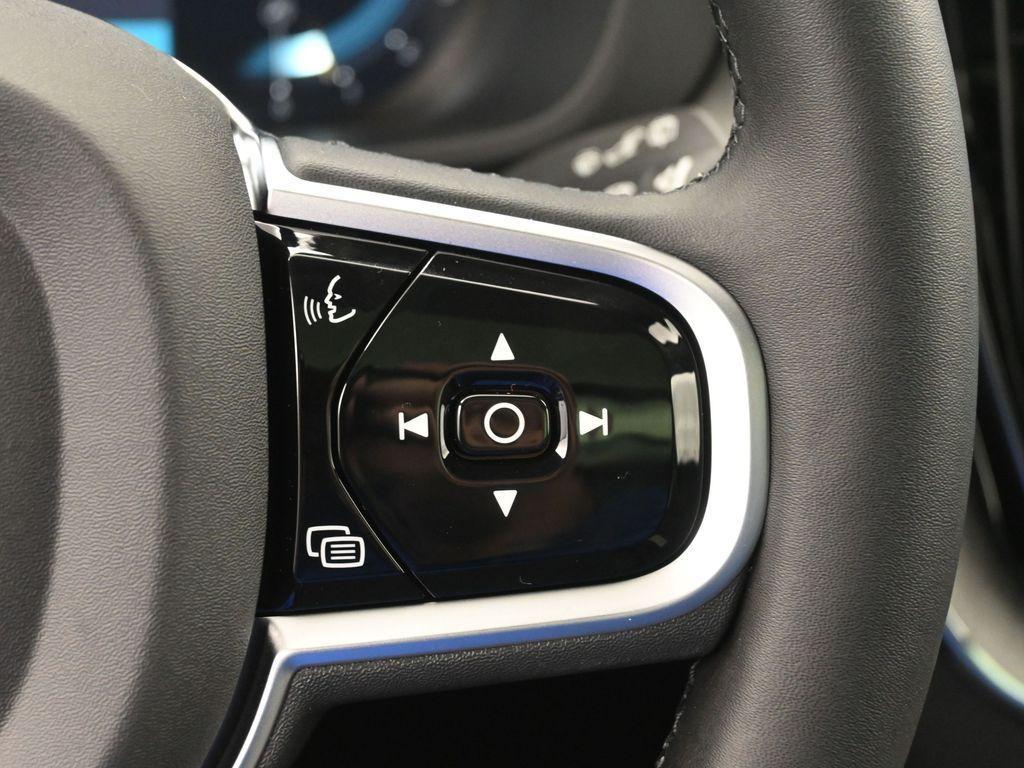 new 2025 Volvo XC60 car, priced at $52,360