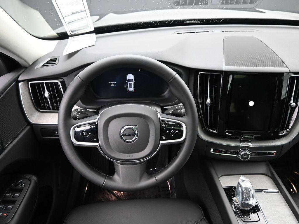 new 2025 Volvo XC60 car, priced at $52,360