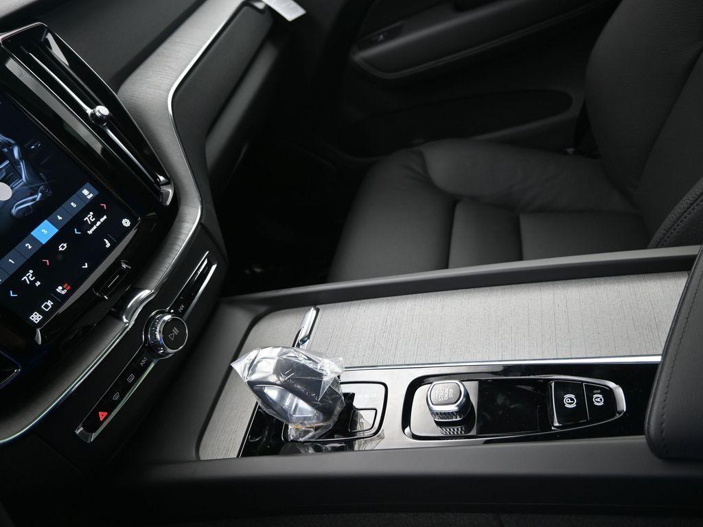new 2025 Volvo XC60 car, priced at $52,360