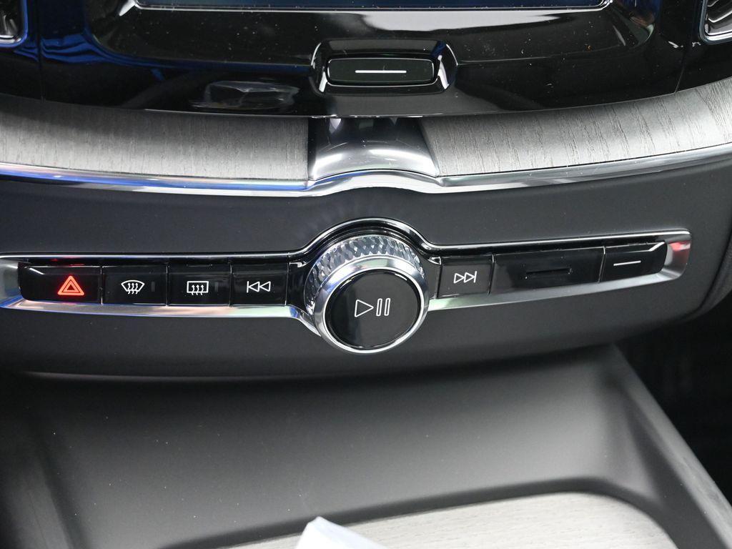new 2025 Volvo XC60 car, priced at $52,360
