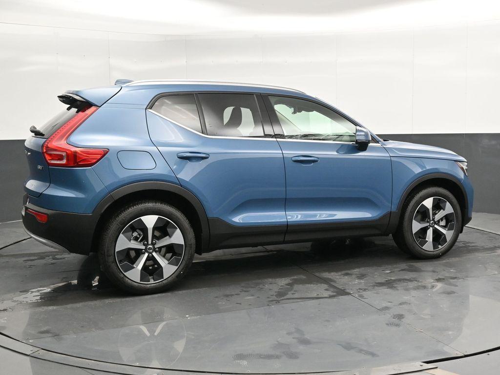 new 2025 Volvo XC40 car, priced at $45,250