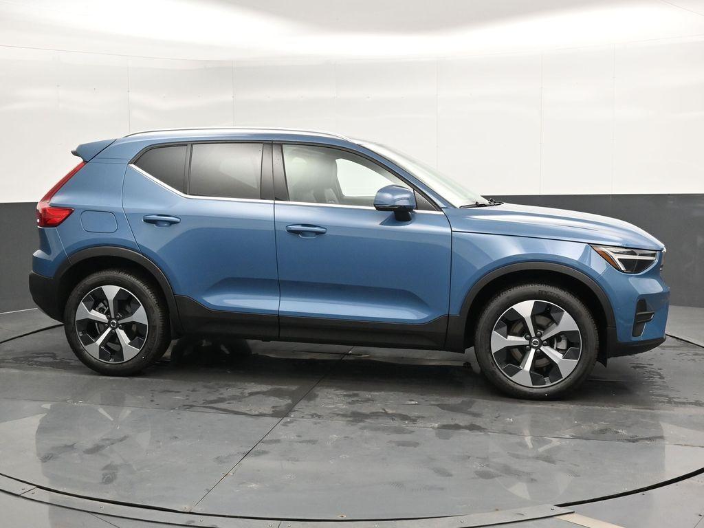 new 2025 Volvo XC40 car, priced at $45,250
