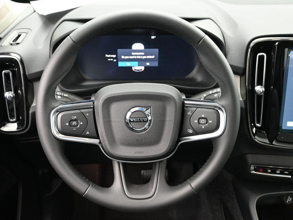 new 2025 Volvo XC40 car, priced at $45,250