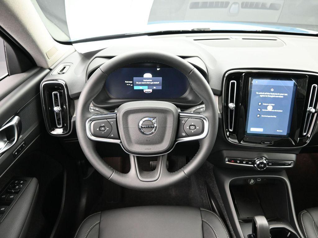 new 2025 Volvo XC40 car, priced at $45,250