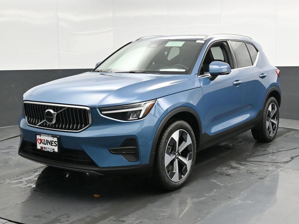 new 2025 Volvo XC40 car, priced at $45,250