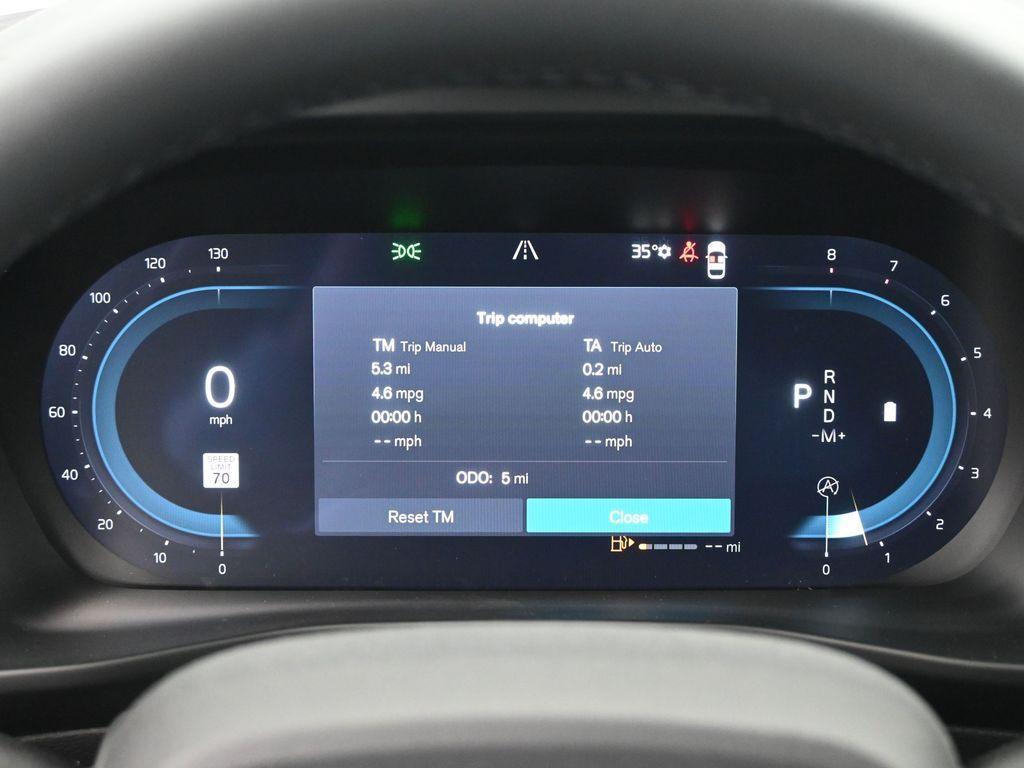 new 2025 Volvo XC40 car, priced at $45,250