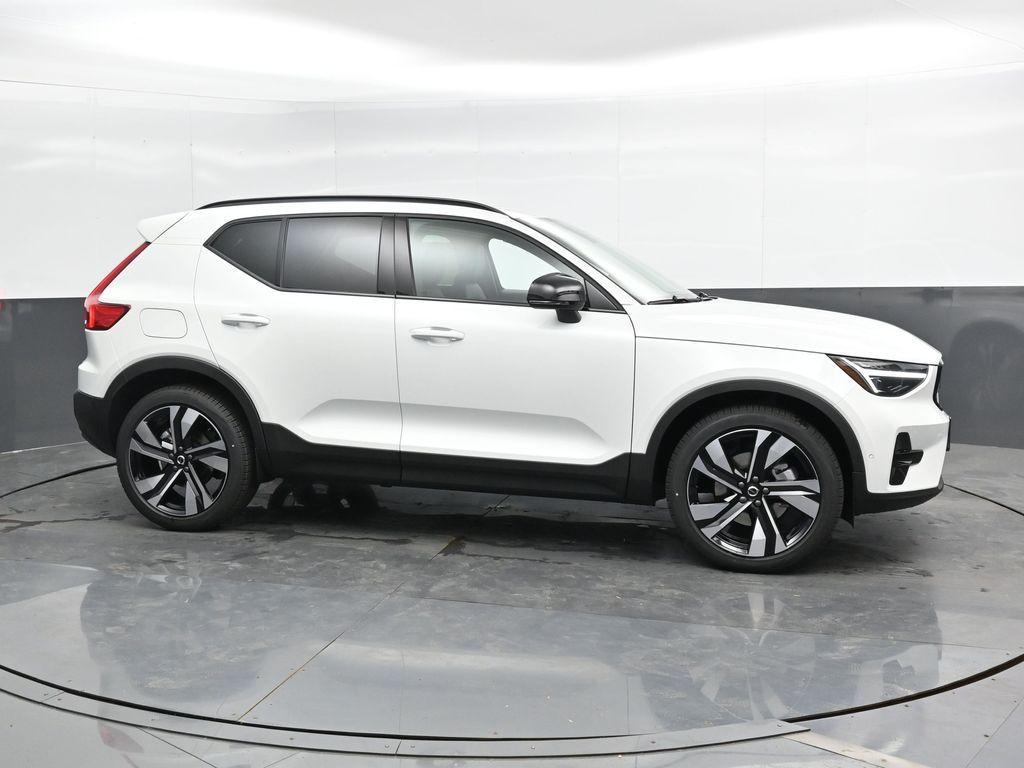 new 2025 Volvo XC40 car, priced at $49,810