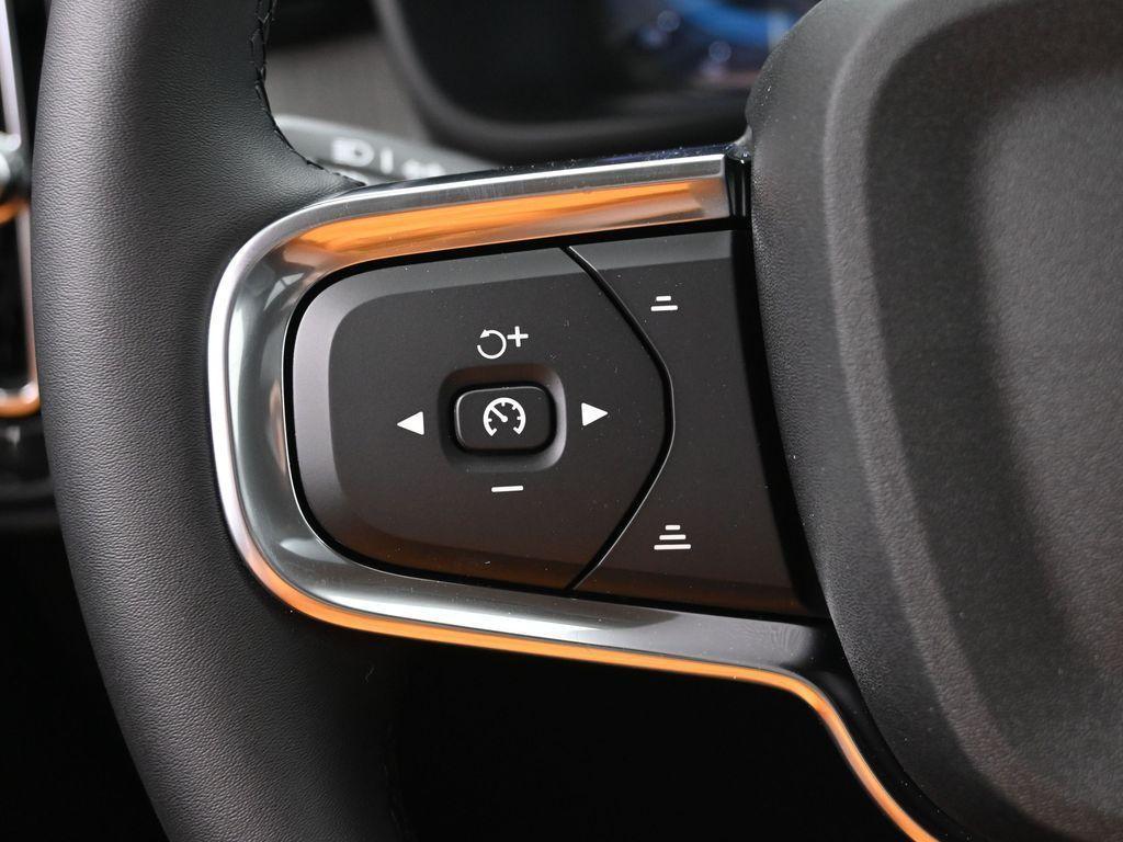 new 2025 Volvo XC40 car, priced at $49,810