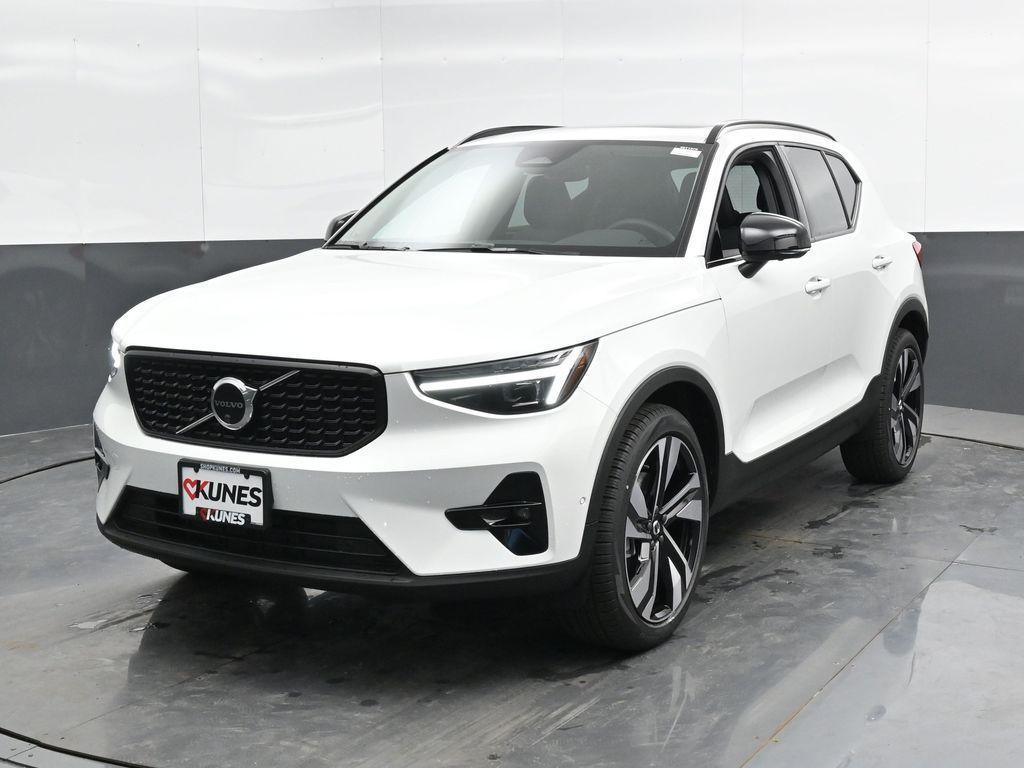 new 2025 Volvo XC40 car, priced at $49,810