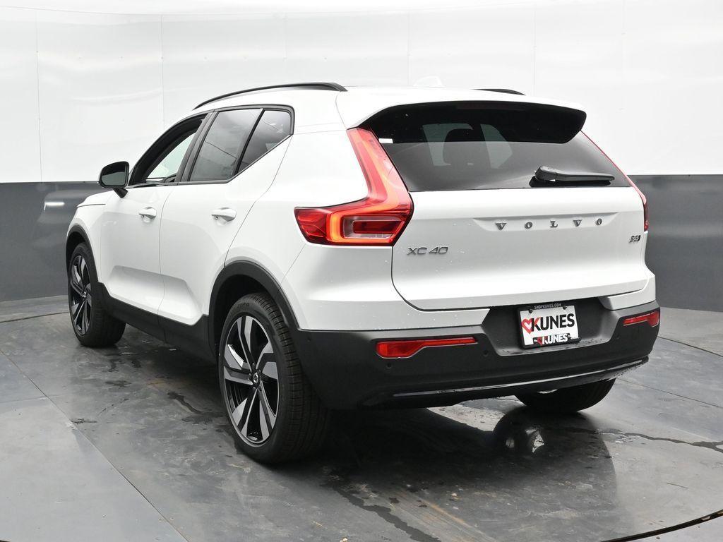new 2025 Volvo XC40 car, priced at $49,810